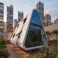 Villa capsule triangulaire à deux étages de 40 pieds, modulaire, préfabriquée, en acier, conteneur plat, design moderne, mobilier pour hôtels