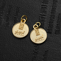 Nouveaux pendentifs de bijoux tendance 2024, breloques plaquées or, breloques de créateur, estampage à chaud, lettres 2D 3D, alliage métallique