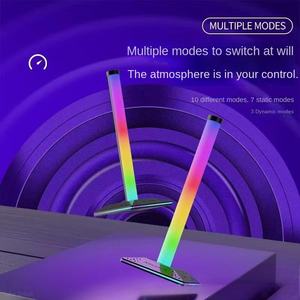 Lámpara de Escritorio Moderna de PVC con Sincronización Musical, RGB Eléctrica, con Tira de Luz LED Regulable para Uso en Hoteles y Gancho para Auriculares - Product Image 2