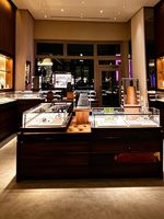 Vitrine à bijoux incurvée avec éclairage LED, vitrine de luxe sur mesure pour les bijouteries