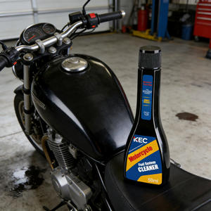 KEC Motorfiets Brandstofsysteemreiniger - Brandstofverbetering Motorversterking voor MPG-verbetering PEA Materiaal 50 ML 15:1 Brandstofverhouding 3 jaar - Product Image 1