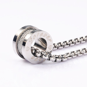 Les fabricants de sources fournissent la version coréenne d'un simple anneau en acier multicolore cylindrique en acier inoxydable pendentif mode tempérament ne - Product Image 1