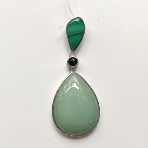 Pendentif en argent 925 avec aventurine verte et malachite en forme de poire - Product Image 1