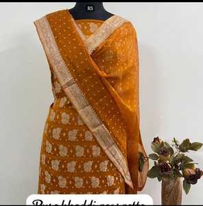 Fait sur mesure Salwar Kameez et Choli dans une couleur bordeaux profond avec motifs complexes Tissu est léger. Idéal pour les fêtes - Product Image 4