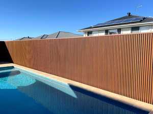 Revêtement mural imperméable en composite bois-plastique, design moderne, panneau décoratif, clôture extérieure, écran de protection, grille d'intimité - Product Image 1