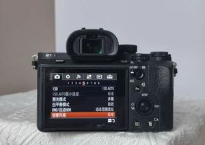 Appareil photo hybride Sony A7R II d'occasion, 42,4 MP plein format, vidéo 4K, bon état, prêt à être expédié - Product Image 4