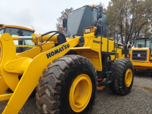 Cargador de ruedas KOMATSU de segunda mano, fabricado en China, maquinaria de movimiento de tierras de 20 toneladas con motor y cojinete originales - Product Image 5