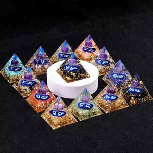 Pirámide de Orgonita de Resina de 5 cm al por Mayor, Esfera de Cristal, Energía de los 12 Signos del Zodiaco, Bola de Cristal de <span class=keywords><strong>Amatista</strong></span> y Cuarzo, Grava - Product Image 2