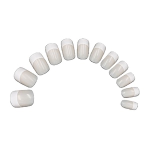 Nail art français à la mode avec vernis à ongles - Product Image 1