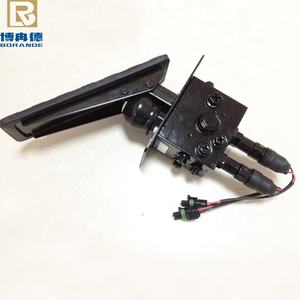 Válvulas de Control Hidráulico, Válvula de Control de Pie para Excavadora, Pedal VB-220-570-83-C5-504-3S00 - Product Image 3