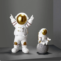 Résine Astronaute Figurine Moderne Cosmonaute Statue Décoration de La Maison Salon Ornements Lune Sculpture Pour Garçon Gril Cadeaux