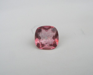 Cuarzo Rosa en Forma de Cojín, Gema Natural Facetada Suelta de 10 x 10 mm - Product Image 1