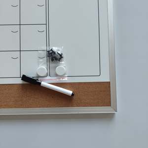 กระดานไม้ก๊อกผสมขนาด30x50ซม. และกระดานข่าวแม่เหล็กสีขาวพร้อมปฏิทินลบแบบแห้งตามสั่ง - Product Image 6