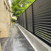 Clôture décorative extérieure moderne en aluminium à lames horizontales, pare-vent réglable, résistante aux intempéries pour jardins