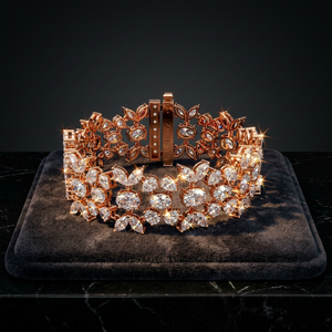 Pulsera Clásica de Diamantes con Diseño Floral en Oro con Incrustaciones de Hojas para Mujer - Product Image 3