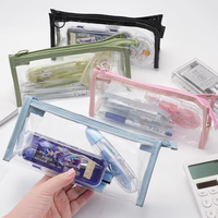 Trousse de Maquillage Triangulaire Transparente en PVC avec Fermeture Éclair, Personnalisable avec Logo, Légère et Imperméable pour Enfants, Vente en Gros Usine