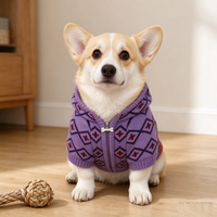Vêtements pour chiens en gros : Sweat à capuche de créateur pour chien, tricot jacquard violet, intérieur polaire, vêtements d'hiver pour animaux de compagnie