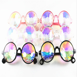 Occhiali da Sole Rotondi Caleidoscopici Olografici in PC <span class=keywords><strong>per</strong></span> Uomo e Donna, Protezione UV400, Colori Bianco e Rosso, Moda <span class=keywords><strong>per</strong></span> Festival e Feste - Product Image 1