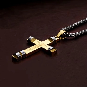 Nuova Collana con Pendente a Croce Cristiana in Acciaio Inossidabile PVD con Motivo Crocifisso di Gesù, Gioiello di Lusso alla Moda per Uomo - Product Image 3