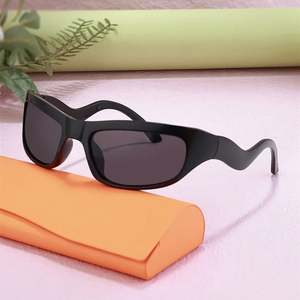 Gafas de Sol Rectangulares Deportivas de Moda con Logotipo Personalizado, Protección UV400, Patillas Onduladas, Estilo Punk Y2K, para Hombre y Mujer - Product Image 4