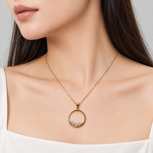 Collier Cercle Ouvert en Acier Inoxydable avec Zircon Cubique, Pendentif Anneau Plaqué Or 14K sous Vide, Bijou - Product Image 5