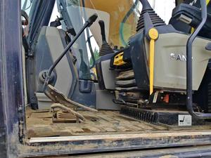 Excavadora Hidráulica SANY SY215C Usada con Pocas Horas de Uso |   Excavadora de cadenas de 21 toneladas en buen estado de funcionamiento y alto rendimiento - Product Image 5