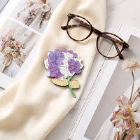 Broche Acrílico Tridimensional Inspirado en la Naturaleza |   Pin Floral de Hortensia Morada |   Broches Personalizados de Mariposa y Trébol