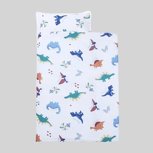 Tapis de <span class=keywords><strong>sieste</strong></span> <span class=keywords><strong>pour</strong></span> tout-petits avec oreiller et <span class=keywords><strong>couverture</strong></span> en polaire tricotée Sac de couchage portable <span class=keywords><strong>pour</strong></span> garderie <span class=keywords><strong>pour</strong></span> les garçons et les filles d'âge préscolaire - Product Image 1