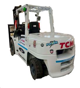 Montacargas Diésel TCM 50 Usado de 5 Toneladas en Buen Estado, Modelo 2023, 4x4 Todoterreno, Mástil de 3 Etapas, Gran Oferta, Segunda Mano - Product Image 1