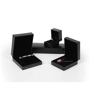 Boîte à bijoux classique pour bagues, sensation tactile stéréoscopique, petite boîte à bijoux, possibilité de personnalisation - Product Image 3