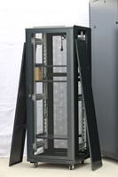 Baie de serveur 36U 19 pouces 600x600x1800mm robuste avec gestion des câbles et ventilateur de refroidissement