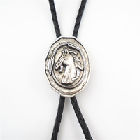 Collier Bolo Tendance pour Homme en PU Noir, Plaqué Argent Antique, avec Pierre Turquoise Sertie en Bezel et Chaîne en Alliage en Forme de Cheval