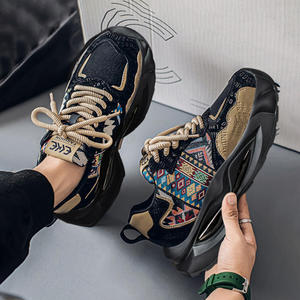 Zapatillas deportivas casuales europeas para hombre, ultraligeras, con suela gruesa y suave, amortiguadoras, de gran éxito, que aumentan la altura. - Product Image 4