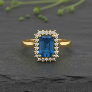 Bague de fiançailles et de mariage en or massif 10 carats fait main avec halo de topaze bleue et diamant de laboratoire pour femme et occasions spéciales - Product Image 2