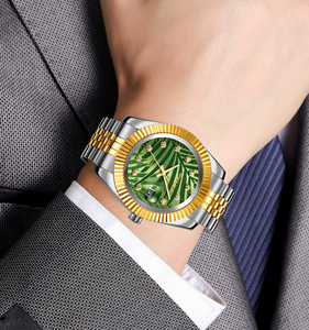 Reloj Clásico de Moda con Correa de Acero Inoxidable Sólido, Esfera Grabada con Láser y Marcadores de Diamantes, Elegancia Atemporal, Nuevo, Personalizable - Product Image 3