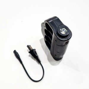 Lampe torche tactique noire portable pour extérieur, éclairage porte-clés, sécurité rapide, 928, logo OEM, en stock, livraison rapide, chargeur 5 doigts - Product Image 4