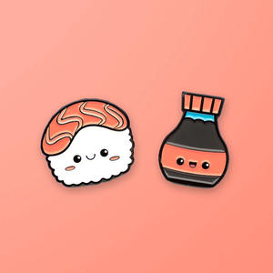 Épingles en métal de dessin animé créatif Kawaii badge accessoires personnalisés <span class=keywords><strong>sushi</strong></span> et sauce soja forme dur émail doux ensemble de broches nourriture - Product Image 1