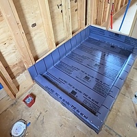 Doublure de douche en PVC 40MIL 6 par 10 pouces personnalisée avec base de vidange en ABS et plaque chromée de grille de vidange en acier de 4 pouces