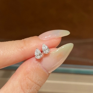 ต่างหูเพชร Aazuo 18K เพชรเลี้ยงในห้องปฏิบัติการ E VS1 ทรงลูกแพร์ 0.5 กะรัต ถึง 2 กะรัต ดีไซน์เรียบหรู เหมาะสำหรับเป็นของขวัญสำหรับผู้หญิง สวมใส่ได้ทุกวัน - Product Image 3
