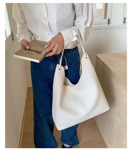 Bolsa de Mano Simple de Gran Capacidad, Tejida en PU, Bolsos de Cuero Duraderos de Gran Capacidad - Product Image 4