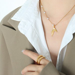 Chaîne délicate avec bijoux en perles pour femmes, collier irrégulier avec queue <span class=keywords><strong>de</strong></span> <span class=keywords><strong>sirène</strong></span>, pendentif créatif distinctif plaqué or - Product Image 5