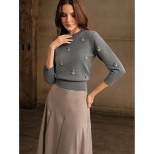 Pull en tricot décontracté d'hiver orné de cristaux à manches trois quarts pour femmes, couleur bordeaux - Product Image 4