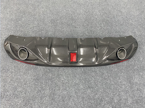 Difusor trasero de fibra de carbono de estilo más nuevo con lámpara para Romeo Alpha Giulia - Product Image 6