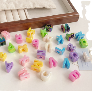 Acryl handgemaakte grote gat jumbo alfabet chunky letter kralen DIY plastic initial charms voor feestdagen cadeaus armband - Product Image 1