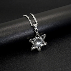 Collana con Ciondolo Protettivo a Stella a Sei Punte Bicolore Stile Mystique Starry Eye per Armadietti alla Moda - Product Image 5