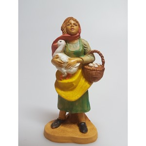 MUJER CON CESTA Y GANSO EN PVC CON Efecto Madera H. 10CM - Product Image 1