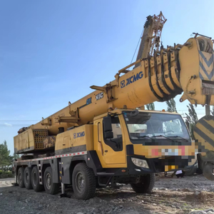 Grúa Camión Usada XCM-G STC900K de 90 Toneladas, Año 2013, con Motor y Bomba PLC, Pluma Principal de 6 Secciones (55m), Pluma Auxiliar de 2 Secciones - Product Image 1