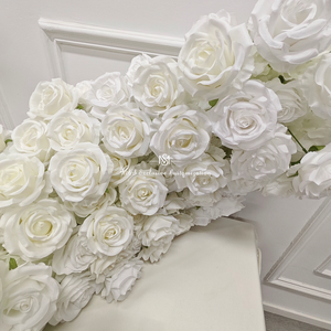 Ghirlanda di rose artificiali bianche, perfetta per matrimoni, feste o decorazioni per la casa. Eleganza e bellezza duratura - Product Image 4