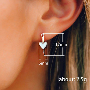 Orecchini a Cuore con Clip, Design Minimalista ed Elegante, Gioielli da Donna per Uso Quotidiano, Orecchini Statement - Product Image 3