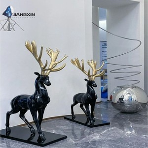 تمثال الأيل ذو القرنين الذهبي-تمثال فاخر من الألياف الزجاجية السوداء مع قرون مذهبة وبزخارف للوجه - Product Image 3